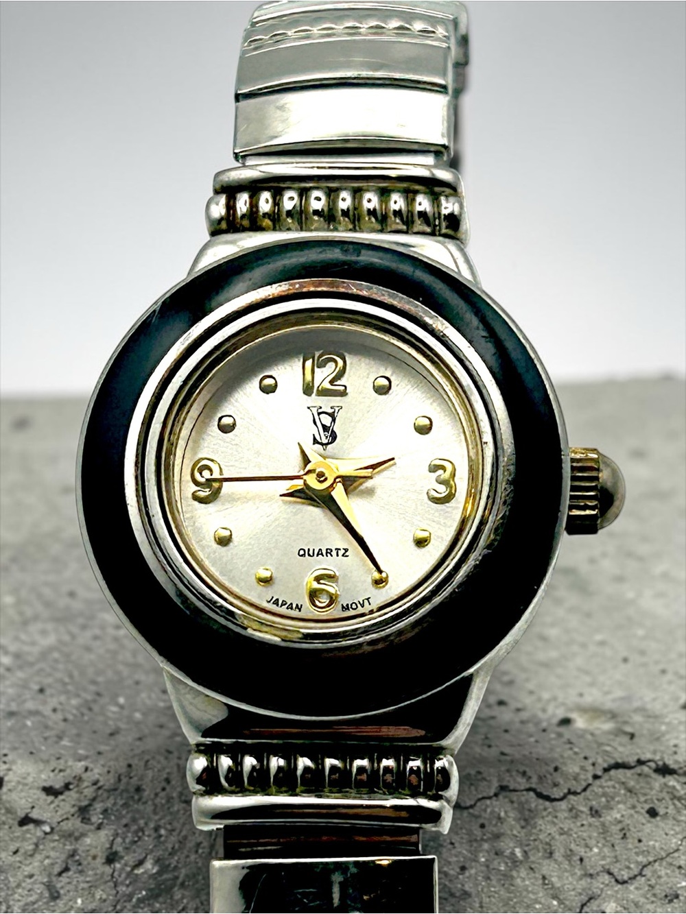 Sergio Valente Womens Watch Small Round Black Bezel Silver Tone Expansion Band